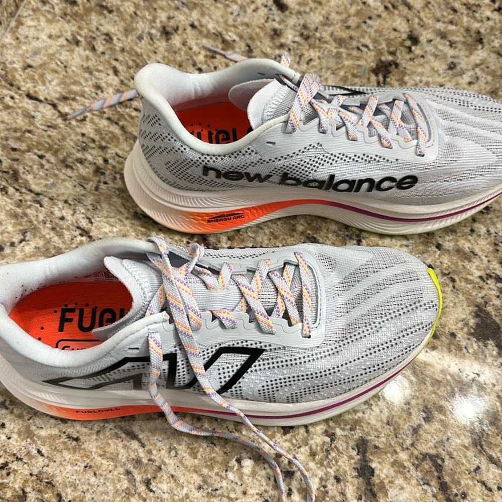 New Balance FuelCell SuperComp Trainer V3- like new!